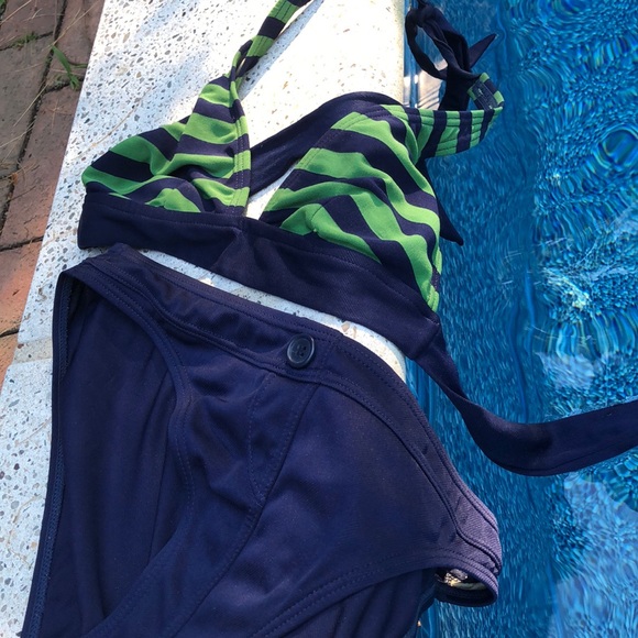 Bikini - Picture 8 of 8